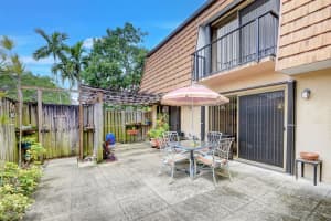 305  3rd Lane, Greenacres, FL 33463 Sold 08/01/23