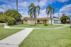 5323  Sandhurst Circle  N, Lake Worth Beach, FL 33463 Sold 06/15/23