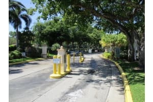 7107  Glenmoor Drive, West Palm Beach, FL 33409 Sold 07/25/23