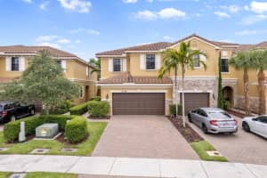 10384  Wellington Parc Drive, Wellington, FL 33449 Sold 07/28/23