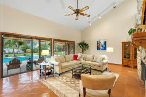 855  5th Place, Vero Beach, FL 32962 Sold 08/08/23
