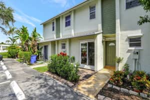 817  Crystal Lake Drive, Pompano Beach, FL 33064 Sold 08/22/23