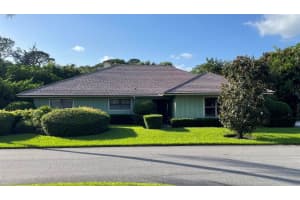 8625 SE Gulfstream Place, Hobe Sound, FL 33455 Sold 10/30/23