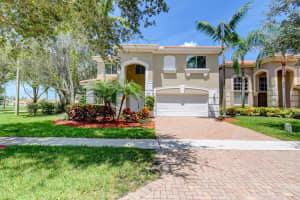 761  Cresta Circle, West Palm Beach, FL 33413 Sold 09/11/23