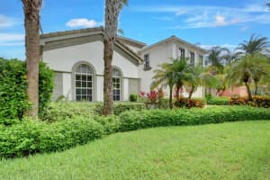 8755  Via Prestigio   E, Wellington, FL 33411 Sold 11/28/23