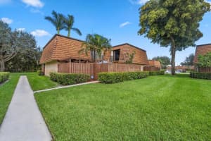 718  7th Lane, Greenacres, FL 33463 Sold 08/28/23