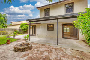 1022  Raintree Drive, Palm Beach Gardens, FL 33410 Sold 08/11/23