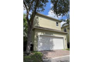 2566 SE Pineland Drive, Port St Lucie, FL 34952 Sold 09/11/23