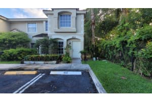 952  Summit Lake Drive, West Palm Beach, FL 33406 Sold 08/25/23