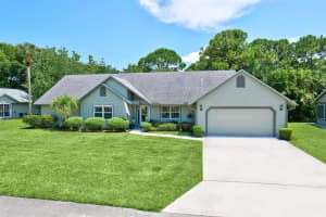 886 NE Dahoon Terrace, Jensen Beach, FL 34957 Sold 11/30/23