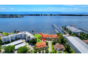 38 S Lakeshore Drive, Hypoluxo, FL 33462 Sold 04/30/24