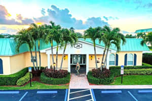 34 Colonial Club Dr, Boynton Beach, FL 33435, Sold 07/14/23