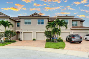 527 SW Glen Crest Way, Stuart, FL 34997 Sold 09/08/23