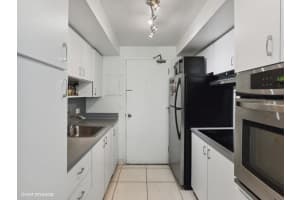 1250  West Avenue   9n, Miami Beach, FL 33139 Sold 08/11/23