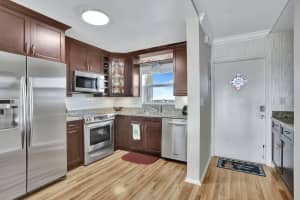 401 NE 19th Avenue   76, Deerfield Beach, FL 33441 Sold 08/28/23