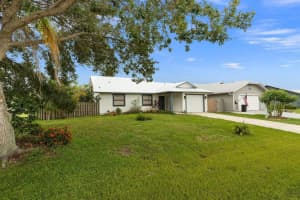 4232 SE Jacaranda Street, Stuart, FL 34997 Sold 09/13/23