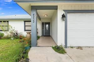 4232 SE Jacaranda Street, Stuart, FL 34997 Sold 09/13/23