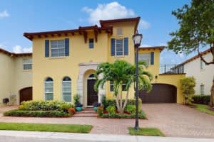 40  Via Poinciana Lane, Boca Raton, FL 33487 Sold 09/18/23