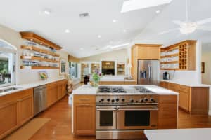 32 N Sewalls Point Road Road, Sewalls Point, FL 34996 Sold 09/25/23