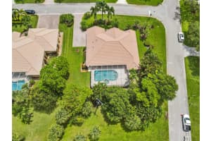 8216 SE Woodlake Lane, Hobe Sound, FL 33455 Sold 12/26/23