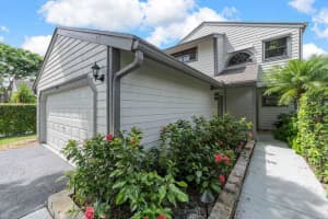 2462  Bedford Mews Drive, Wellington, FL 33414 Sold 10/20/23