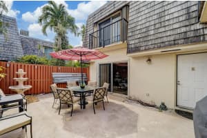 546 SE 27th Way 30 D, Boynton Beach, FL 33435 Sold 09/18/23