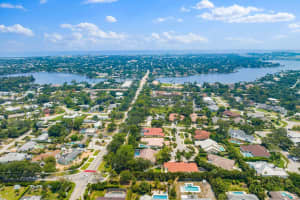 8 Bayview Terrace, Tequesta, FL 33469 Sold 03/19/24