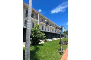 1100 Crystal Lake Drive 207, Deerfield Beach, FL 33064 Sold 11/02/23