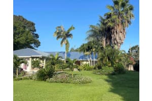 499 10th Court, Vero Beach, FL 32962 Sold 12/29/23