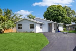 1957 Fittin Court, Lantana, FL 33462 Sold 10/19/23