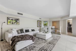 2860 S Ocean Boulevard 111, Palm Beach, FL 33480 Sold 01/16/24