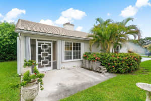 6413 Lansdowne Circle, Boynton Beach, FL 33472 Sold 11/10/23
