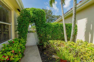 208 Hampton Place, Jupiter, FL 33458 Sold 09/28/23