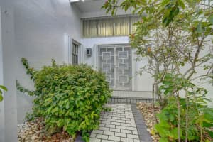 28 Estate Drive, Boynton Beach, FL 33436 Sold 07/23/24