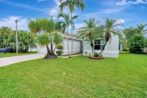 24 Lawrence Lake Drive, Boynton Beach, FL 33436 Sold 10/10/23