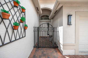 8290 Sandpiper Glen Drive, Lake Worth, FL 33467 Sold 10/20/23