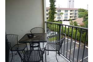 1000 Spanish River Road 3r, Boca Raton, FL 33432 Sold 11/22/23