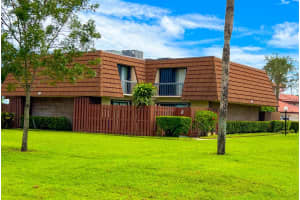 825 SE Center Street 20d, Jupiter, FL 33458 Sold 12/05/23