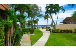 825 SE Center Street 20d, Jupiter, FL 33458 Sold 12/05/23