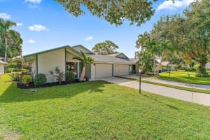 12729 SE Cascades Ct, Hobe Sound, FL 33455, Sold 11/13/23