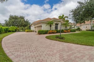 727 Pine Club Lane, Wellington, FL 33414 Sold 10/18/23