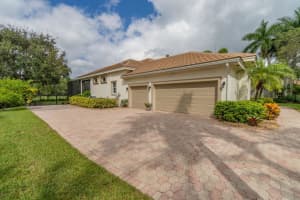 727 Pine Club Lane, Wellington, FL 33414 Sold 10/18/23
