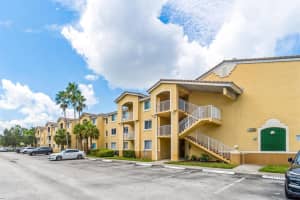 2600 S University Drive 215, Davie, FL 33328 Sold 10/17/23