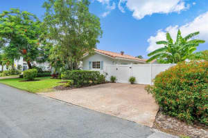 903 SW 28th Avenue, Boynton Beach, FL 33435 Sold 10/11/23
