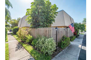 1170 6th Avenue 18a, Vero Beach, FL 32960 Sold 01/05/24