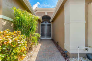 13155 Alhambra Lake Circle, Delray Beach, FL 33446 Sold 10/19/23