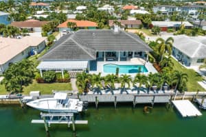 1081 Singer Dr, Singer Island, FL 33404 Sold 03/05/24