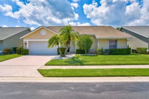 272 Moccasin Trail W, Jupiter, FL 33458 Sold 02/29/24