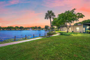 302 Cambridge Road 2-35, Hollywood, FL 33024 Sold 11/15/23