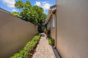 4550 Carlton Golf Drive, Wellington, FL 33449 Sold 01/16/24